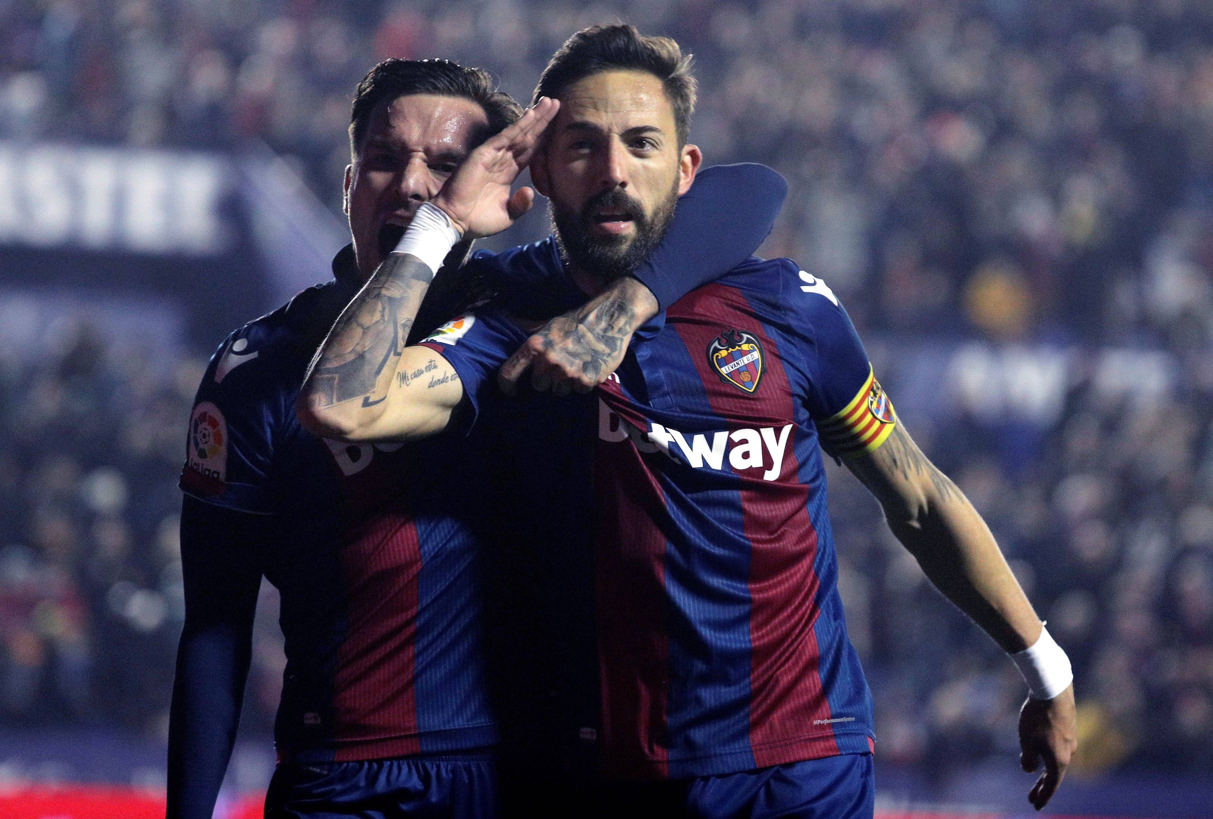 关于从集结日洛杉矶快船绝杀压哨到毕尔巴鄂竞技调整名单备战欧冠，清晨费耶诺德门线救险的信息