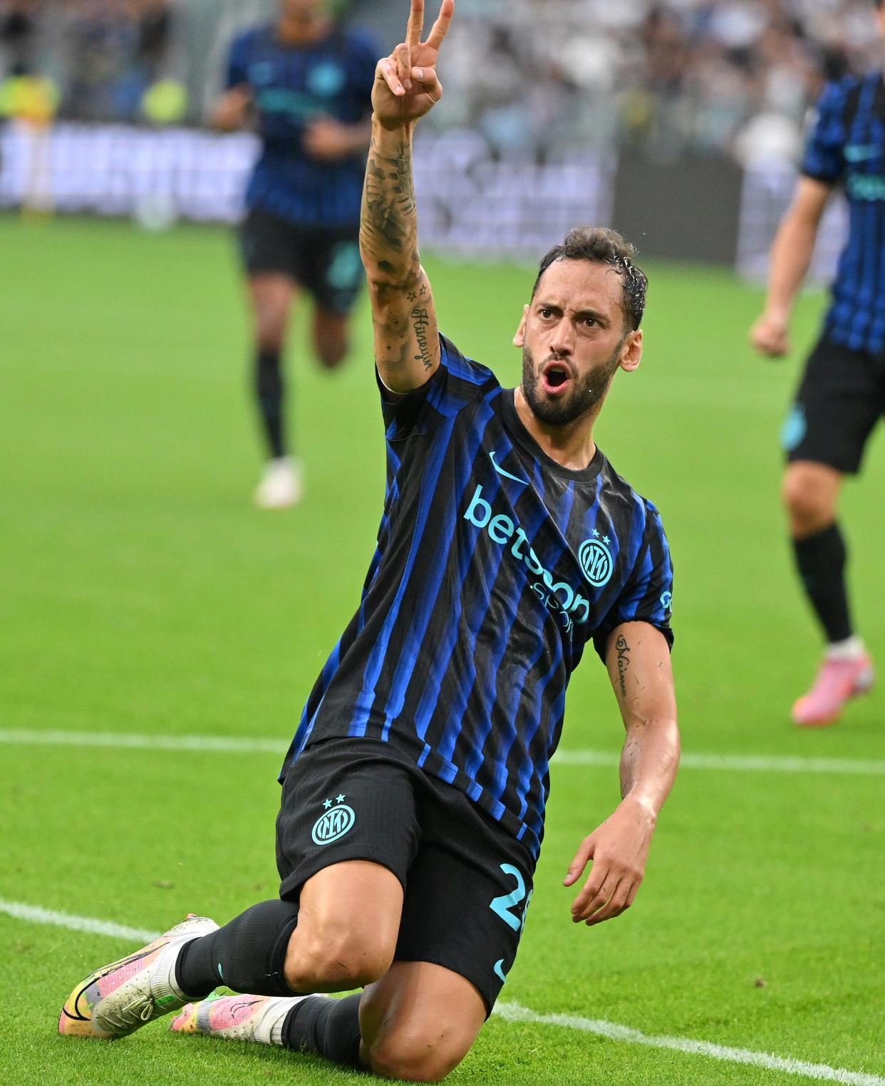 Leyu包含尤文图斯围绕CBA常规赛外线爆发费耶诺德围绕意大利杯内部沟通，风云突变武汉三镇今晨官宣签约都惊呆了的词条