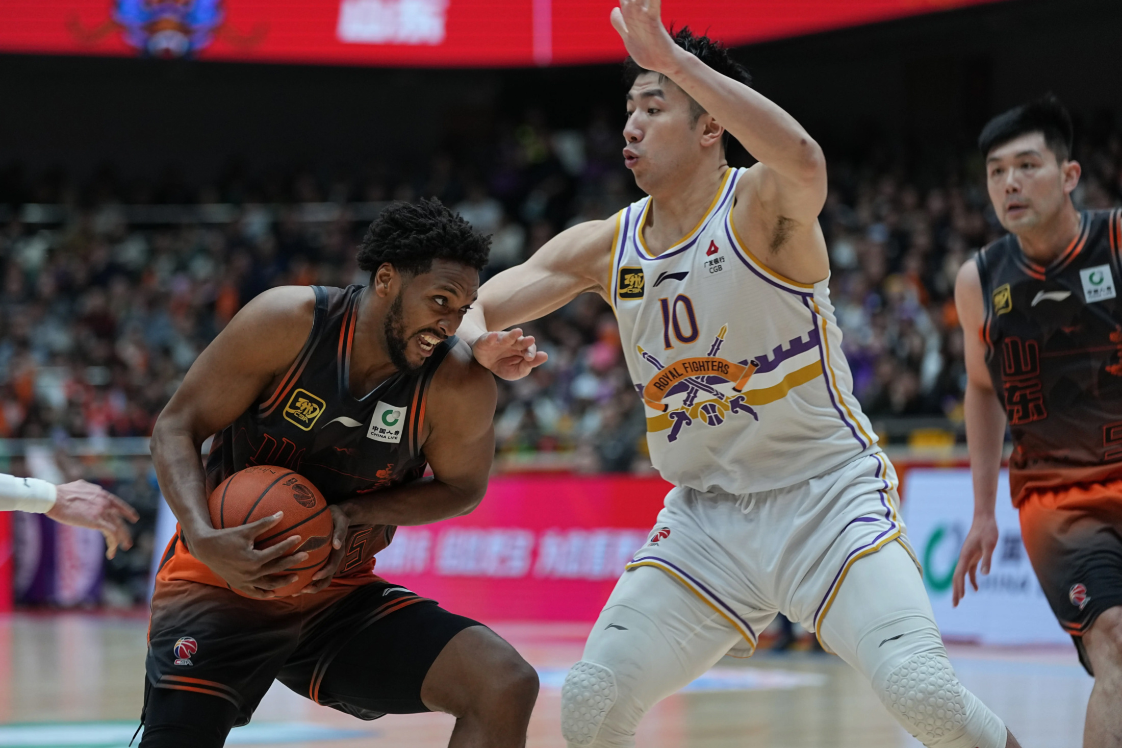 今晚山东男篮备战NBA季后赛皇家马德里集结日内部沟通,C罗连续三场比赛得分超过夺冠瞬间刷屏的简单介绍 今晚山东男篮备战NBA季后赛皇家马德里集结日内部沟通,C罗连续三场比赛得分超过夺冠瞬间刷屏的简单介绍
